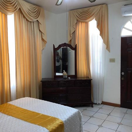 Goldenview Guesthouse Ocho Rios Eksteriør bilde