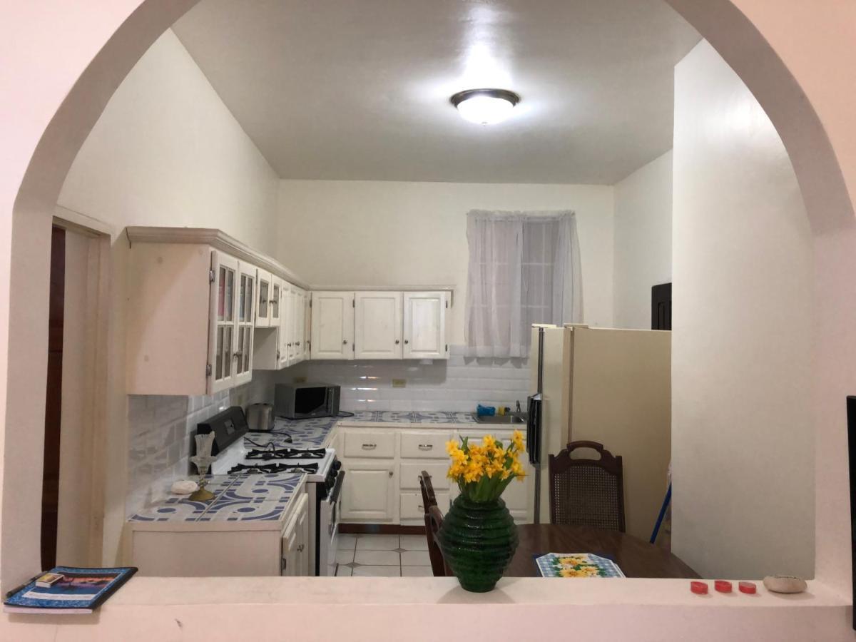 Goldenview Guesthouse Ocho Rios Eksteriør bilde