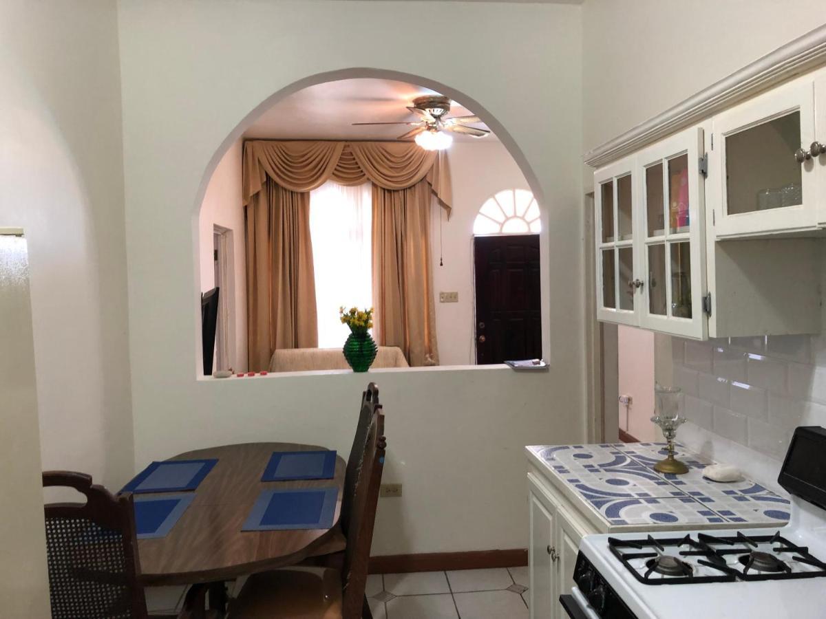 Goldenview Guesthouse Ocho Rios Eksteriør bilde