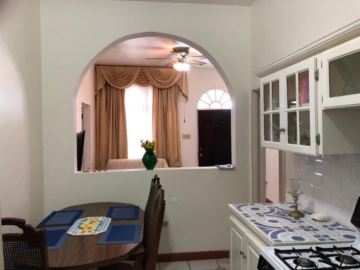 Goldenview Guesthouse Ocho Rios Eksteriør bilde